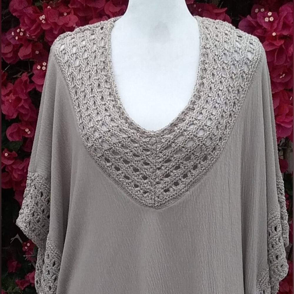 Knox Rose Taupe Crochet Trim Top NWOT - Picture 5 of 7